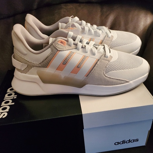 ADIDAS Run 90s Womens NIB - Picture 3 of 6